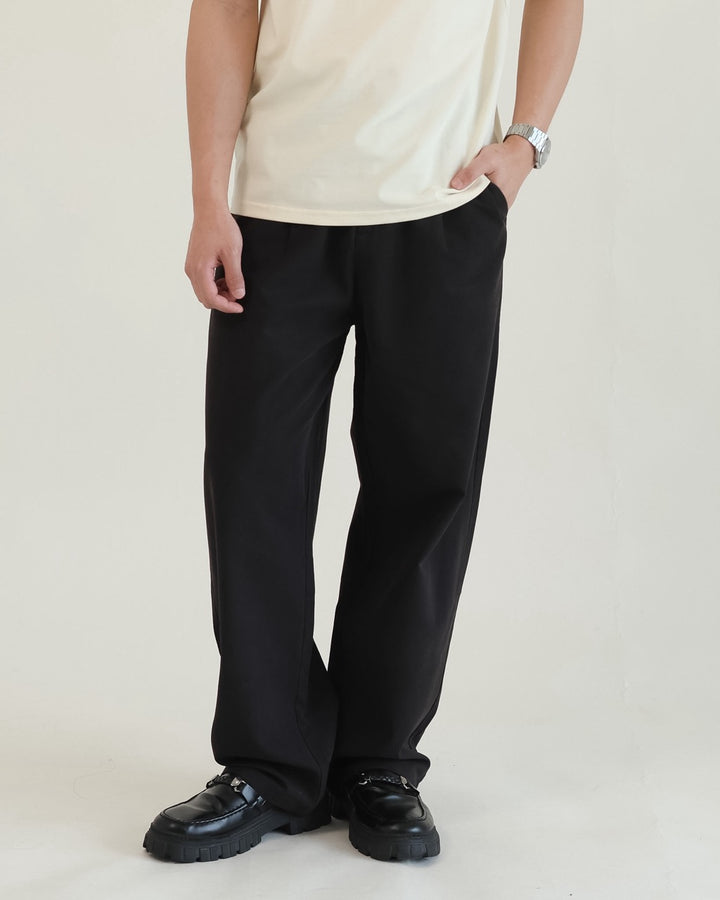 Urban Relaxed Pants in Black